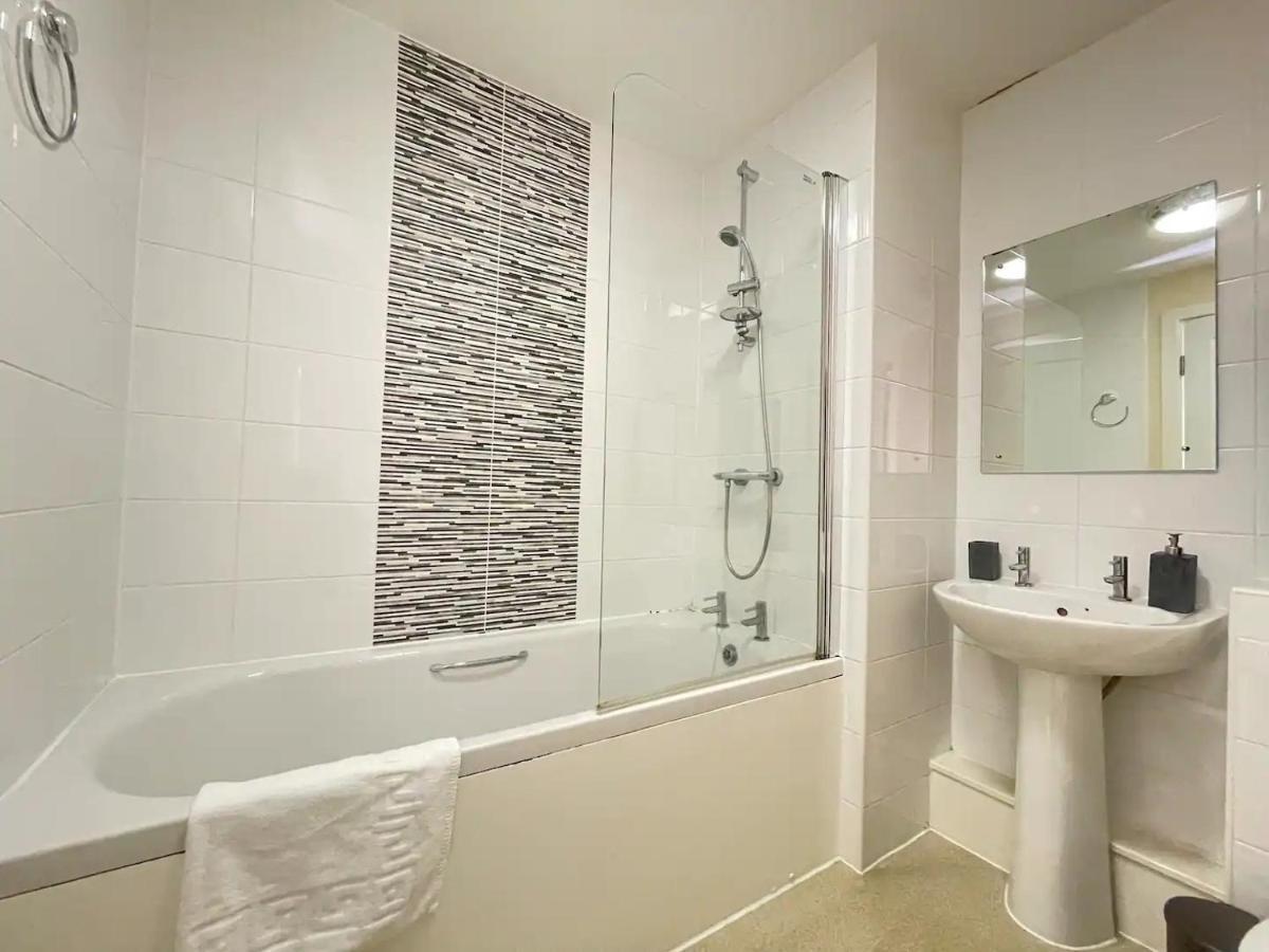 Chic Manchester Townhouse Near Old Trafford Bagian luar foto